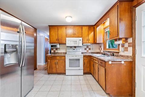 328 Arrowhead Dr, Hyannis, MA 02601 photo 10