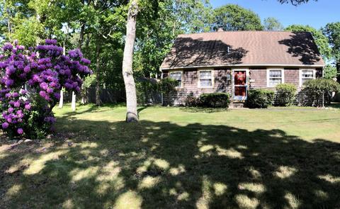 562 Old Strawberry Hill Rd, Centerville, MA 02632 photo 1