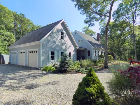 565 Sampsons Mill Rd, Cotuit, MA 02635 photo 2