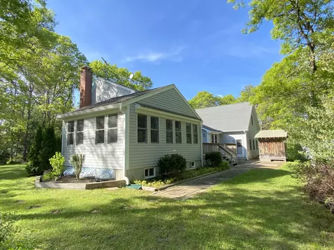 565 Sampsons Mill Rd, Cotuit, MA 02635 photo 4