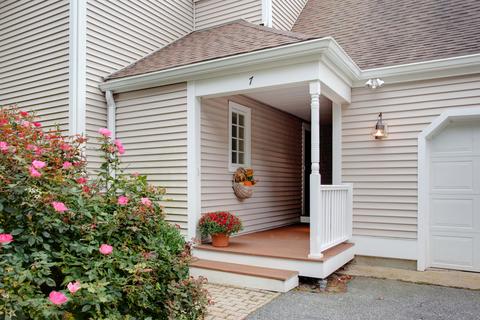 7 Hampton Ct, Mashpee, MA 02649 photo 2