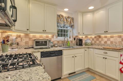 8 Derby Dr, West Barnstable, MA 02668 photo 9