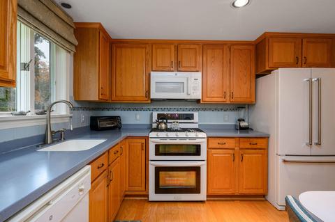 4 Atlantic Ct, Mashpee, MA 02649 photo 9