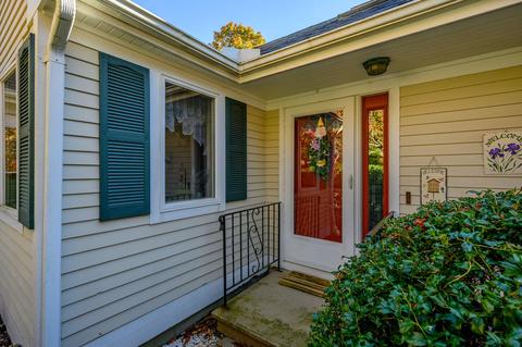 9 Rolling Green Ln, Mashpee, MA 02649 photo 2