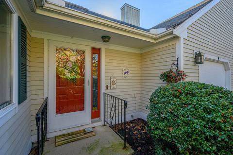 9 Rolling Green Ln, Mashpee, MA 02649 photo 1