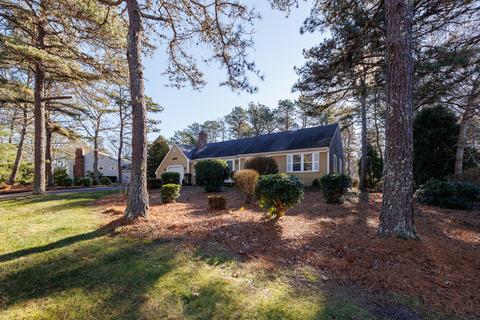 8 Barnacle Ln, Mashpee, MA 02649 photo 2