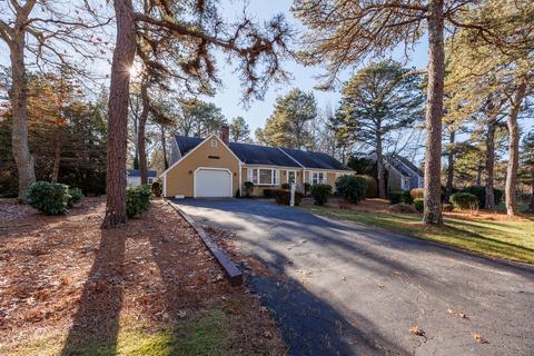 8 Barnacle Ln, Mashpee, MA 02649 photo 1