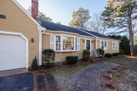 8 Barnacle Ln, Mashpee, MA 02649 photo 3