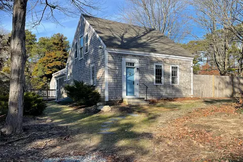 3 Seagull Ln, Harwich, MA 02645