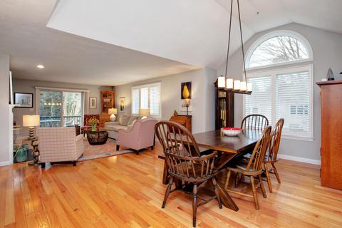 15 Windward St, Mashpee, MA 02649 photo 2