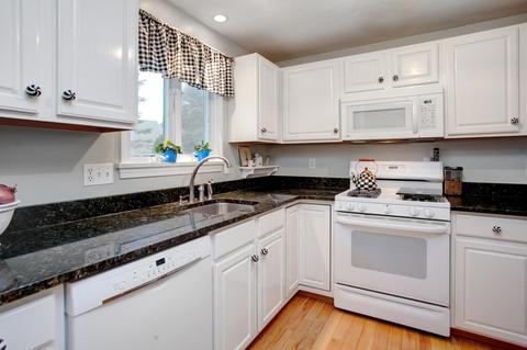 15 Windward St, Mashpee, MA 02649 photo 11