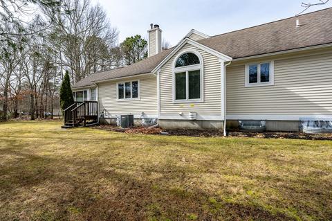 21 Windward St, Mashpee, MA 02649 photo 3