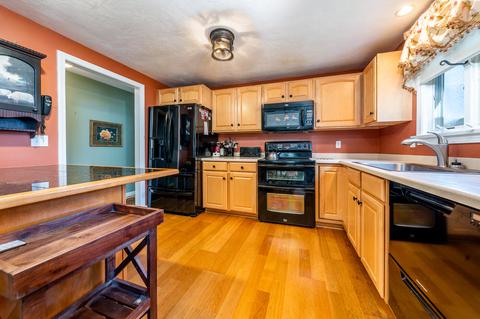 21 Windward St, Mashpee, MA 02649 photo 6