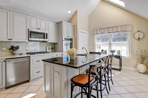 35 Red Cedar Rd, Mashpee, MA 02649 photo 8