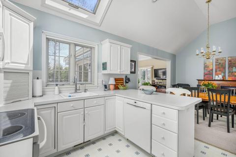 12 Sunbeam Ln, Hyannis, MA 02601 photo 11