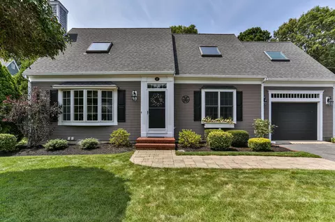 17 Starbeam Ln, Hyannis, MA 02601 photo 2