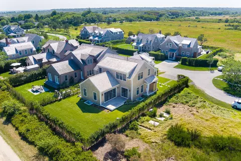 9 Hydrangea Ln, Nantucket, MA 02554 photo 3