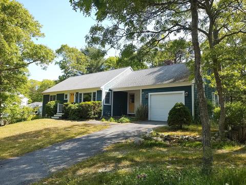 10 Bramblebush Dr, Cotuit, MA 02635 photo 1