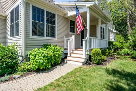 18 Chadwick Ct, Mashpee, MA 02649 photo 2