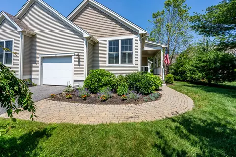 18 Chadwick Ct, Mashpee, MA 02649 photo 1