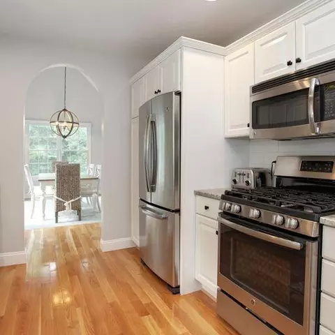 16 Mayfair Ct, Mashpee, MA 02649 photo 8