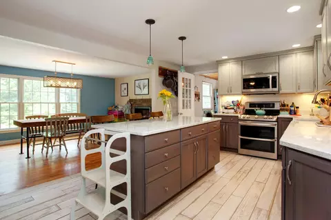 9 Bluff Rd, Sagamore, MA 02561 photo 4