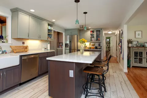 9 Bluff Rd, Sagamore, MA 02561 photo 3