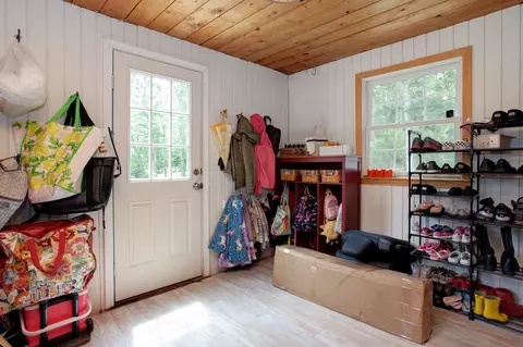 9 Bluff Rd, Sagamore, MA 02561 photo 2