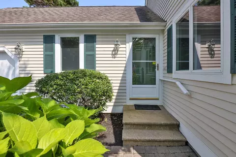 14 Beacon Ct, Mashpee, MA 02649 photo 4
