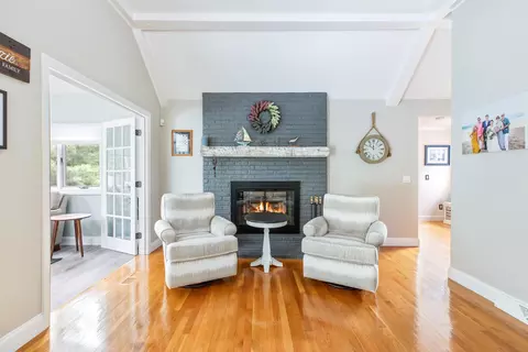 508 Cotuit Bay Dr, Cotuit, MA 02635 photo 8