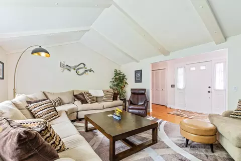 508 Cotuit Bay Dr, Cotuit, MA 02635 photo 3
