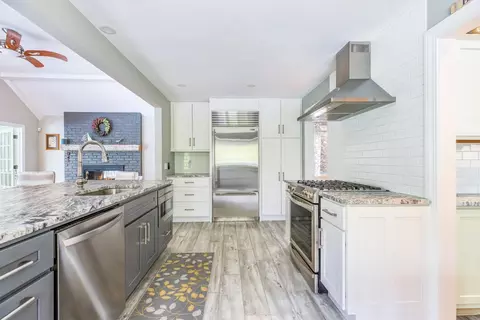 508 Cotuit Bay Dr, Cotuit, MA 02635 photo 5