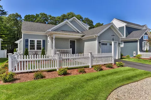 58 Cobblestone Cir, Mashpee, MA 02649 photo 3