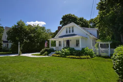123 School St, Cotuit, MA 02635 photo 2