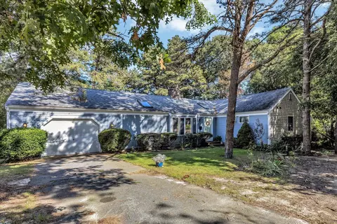 11 Barnacle Ln, Mashpee, MA 02649 photo 2