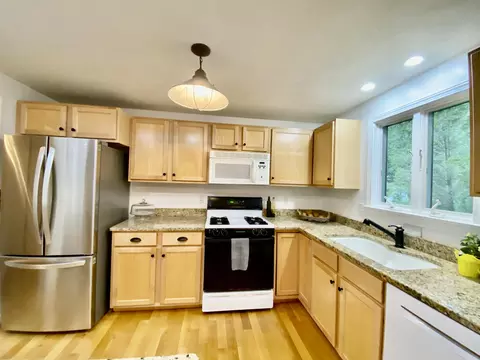 8 Executive Dr, Mashpee, MA 02649 photo 4