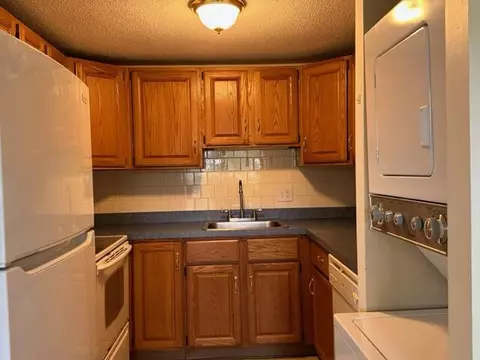 855 W Main St #9, Hyannis, MA 02601 photo 5