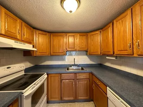 855 W Main St #9, Hyannis, MA 02601 photo 4