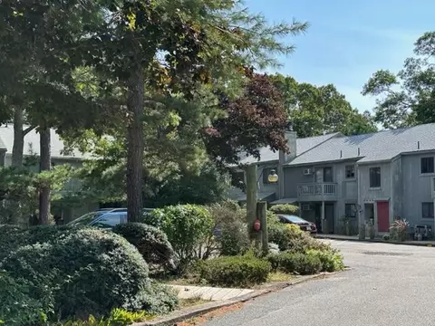 855 W Main St #9, Hyannis, MA 02601 photo 1