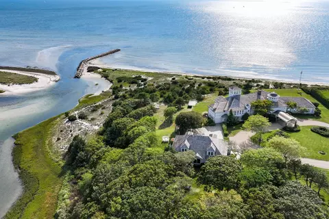 251 Green Dunes Dr, West Hyannisport, MA 02672