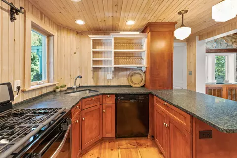 1208 County Rd, Cataumet, MA 02534 photo 9