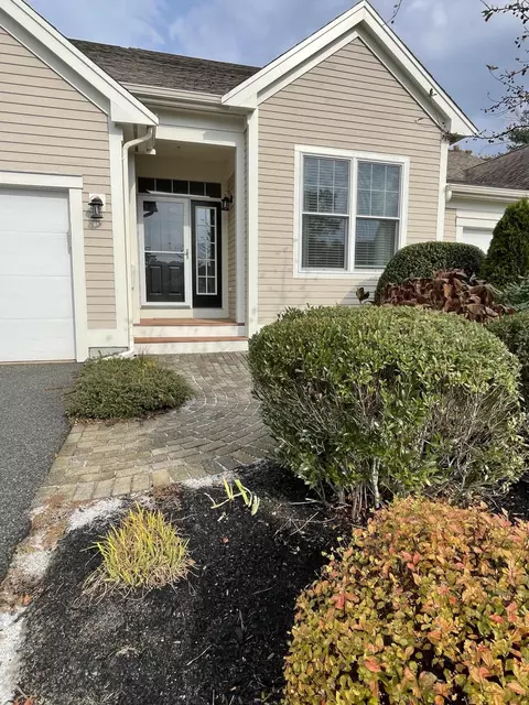 Exterior - 14 Chadwick Court Ct, Mashpee, MA 02649 photo 1 of 6
