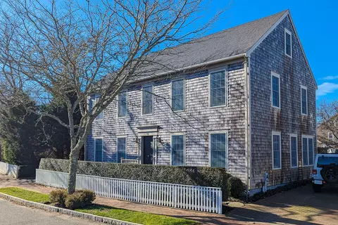 4 Witherpsoon Dr # B, Nantucket, MA 02554