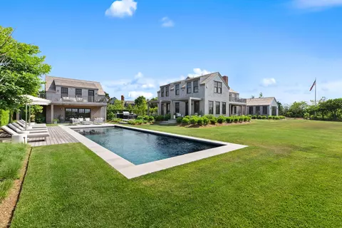 218 Cliff Rd, Nantucket, MA 02554