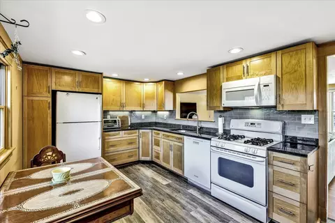 Kitchen - 62 Baldwin Rd, Dennis, MA 02638 photo 2 of 8