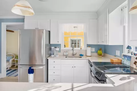 Kitchen - 2 Palomino Dr, Barnstable, MA 02630 photo 3 of 4