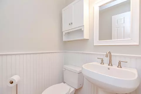 Bath - 77 Gold Leaf Ln, Mashpee, MA 02649 photo 2 of 5