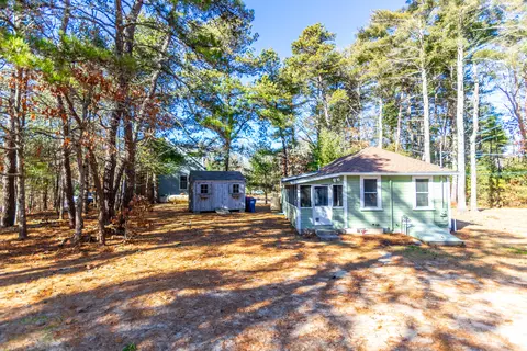 35 Blackmore Pond Cir, West Wareham, MA 02576 photo 2