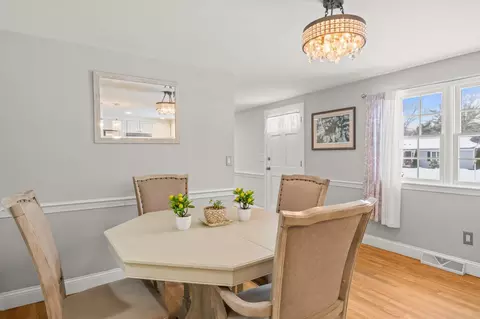 Dining - 156 Sheaffer Rd, Centerville, MA 02632 photo 2 of 2
