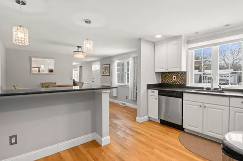 Kitchen - 156 Sheaffer Rd, Centerville, MA 02632 photo 4 of 4